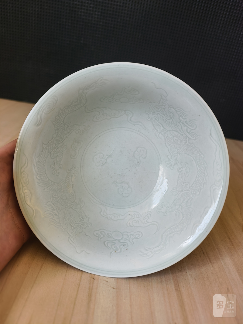A copper-red glazed porcelain 'stemcup' with anhua decoration of dragons inside - 图13